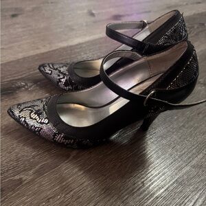 BKE size 8 from Buckle Black Lace Pointed-Toe Mary Jane Heels